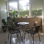 شقة 18