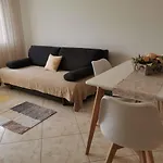 18 شقة